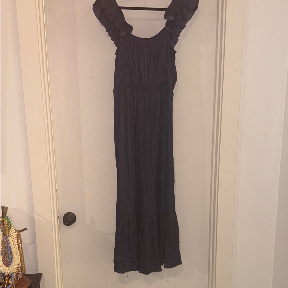 Elegant navy Ruffle Maxi Dress- nwt